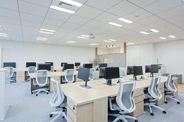 オフィスデザイン事例|株式会社ノハナ開放感と機能性を兼ね備えたオフィススペース