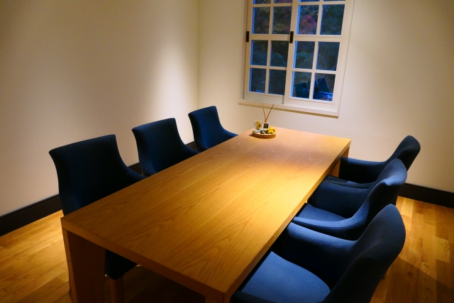 アフターコロナにおけるオフィスの会議室！座席配置・デザイン・施工事例