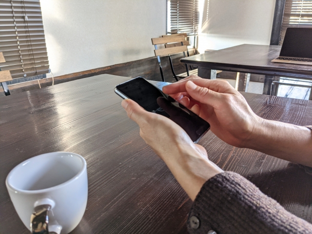 オフィス内のカフェスペースが人気の理由とメリットを解説